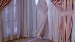 Знаменита порно повія Алектра Блу розтягує свою пизду в іншій пристрасній порно фільми з переводом сцені