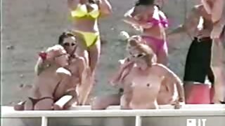 Сексуальна ципочка Бріанна Біч отримує свою кицьку, вилизану належним чином її коханцем російський порно фільм