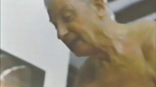 Збочена татуйована брюнетка плрно фільми з великим задом трахається з власником Бі-бі-сі