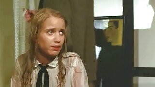 Чумовий хлопець трахає гарячу українські порнофільми кицьку своєї коротко стриженої азіатської милашки фальшивим пенісом